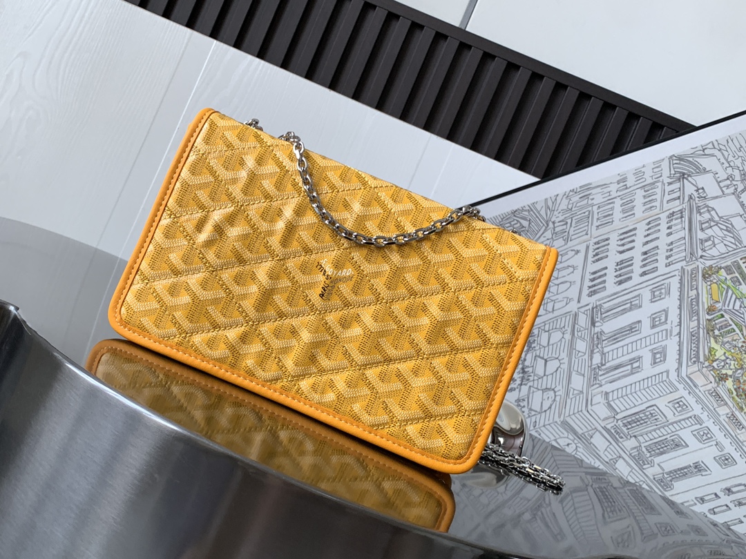 Alexandre Iii Shoulder Bag In Yellow